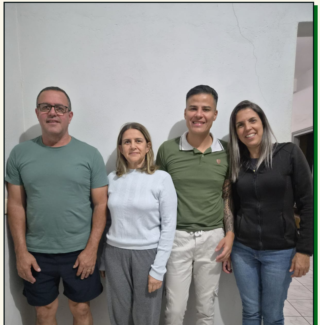 César com seus pais e irmã
