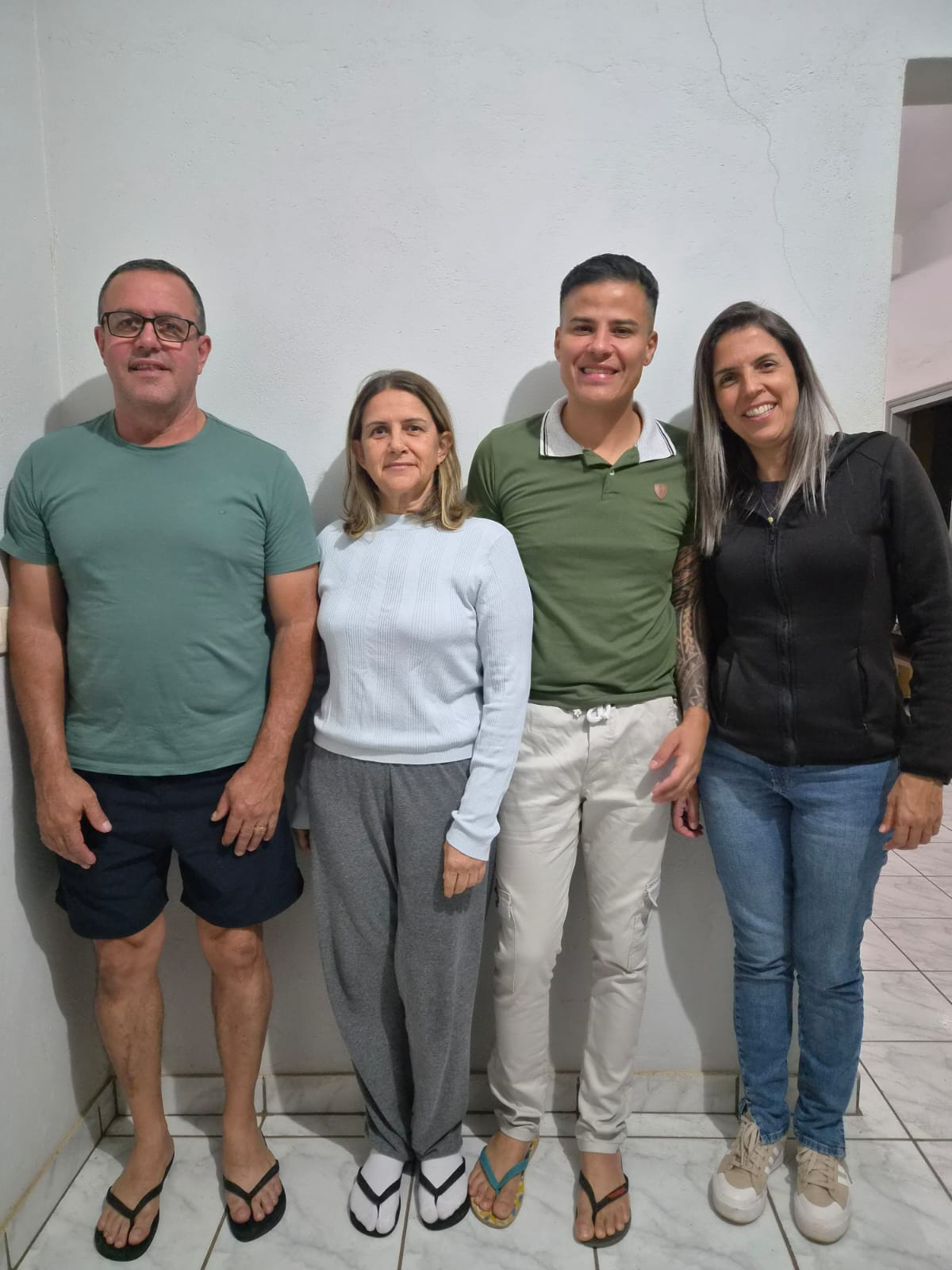 César com seus pais e irmã